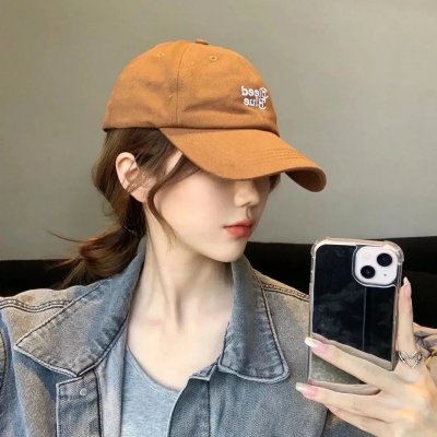 玻璃橱窗中的姑娘